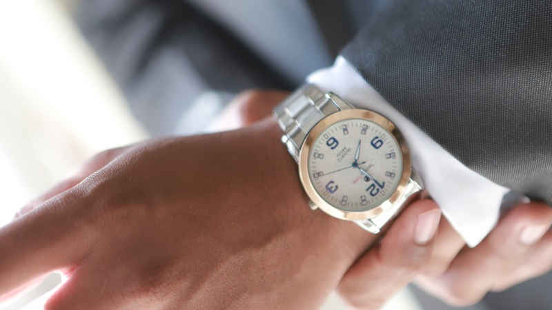 Al momento stai visualizzando L’orologio al polso per lo sposo: si o no?